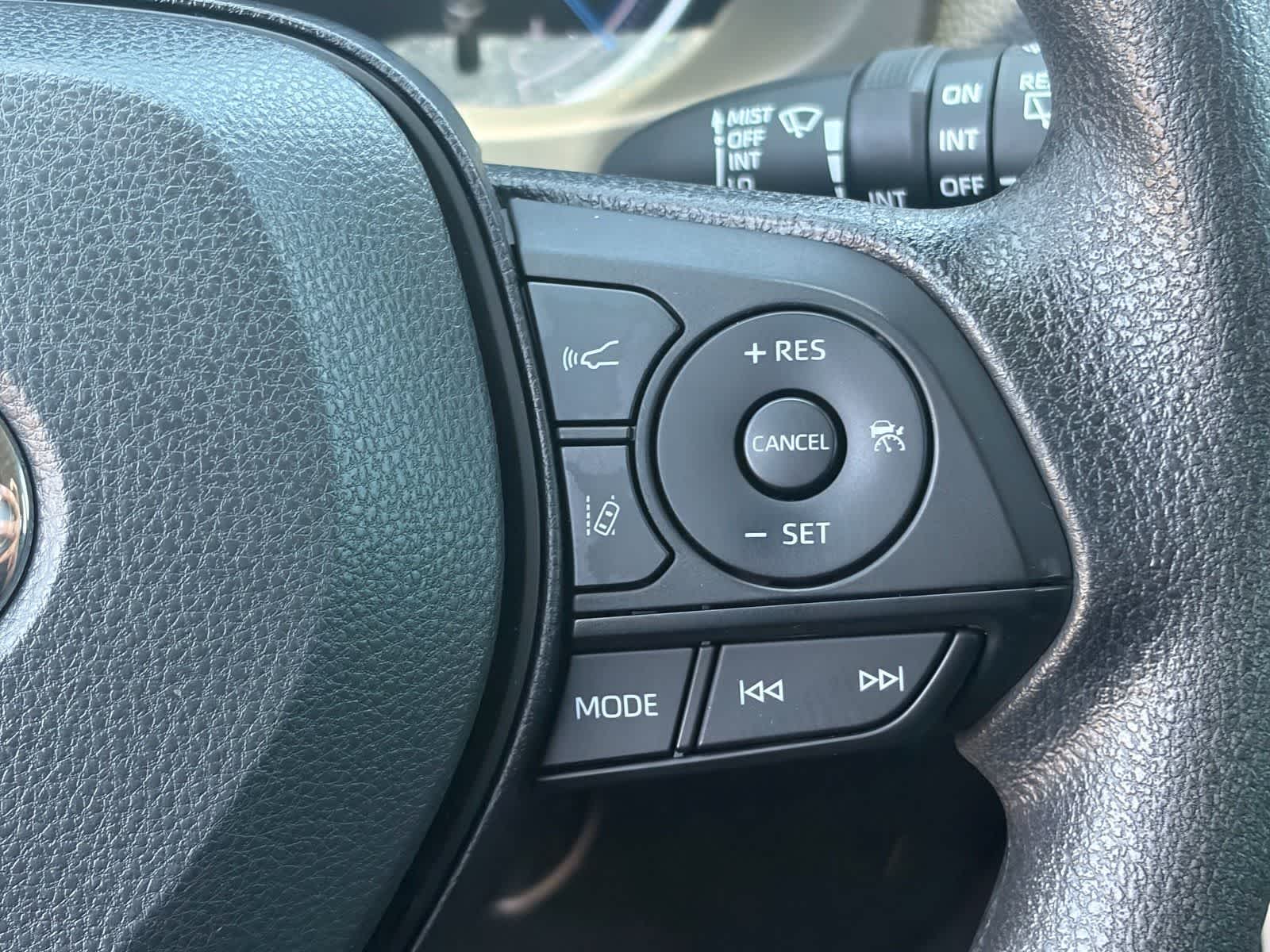 Toyota RAV4 Hybrid XLE 2024