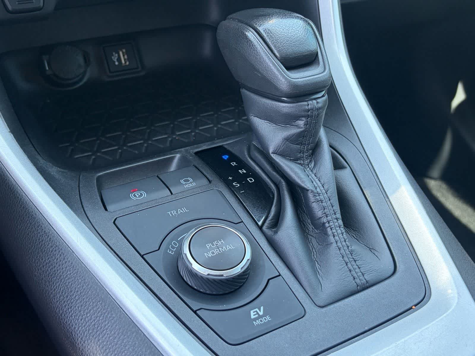 Toyota RAV4 Hybrid XLE 2024