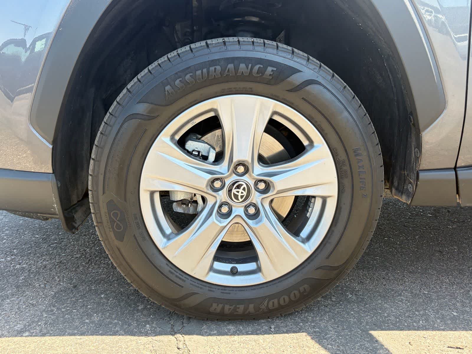 Toyota RAV4 Hybrid XLE 2024