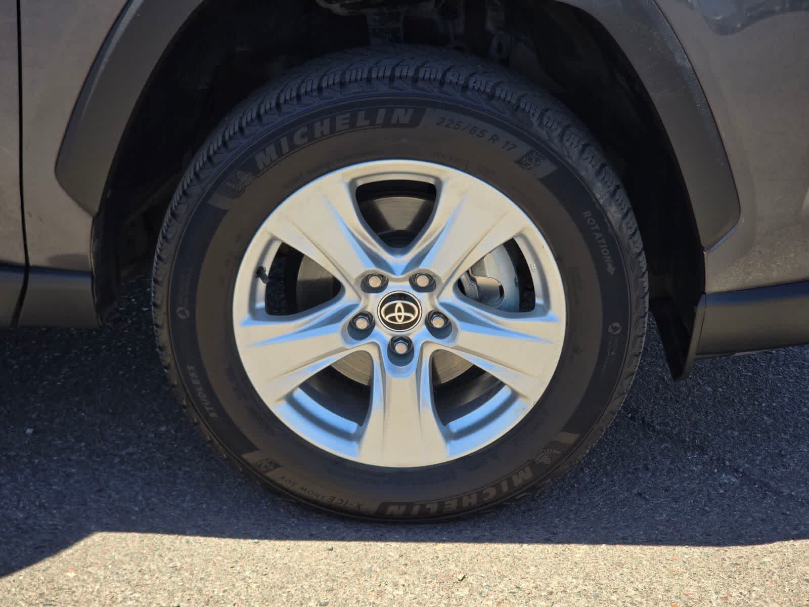 Toyota RAV4 Hybrid XLE 2021