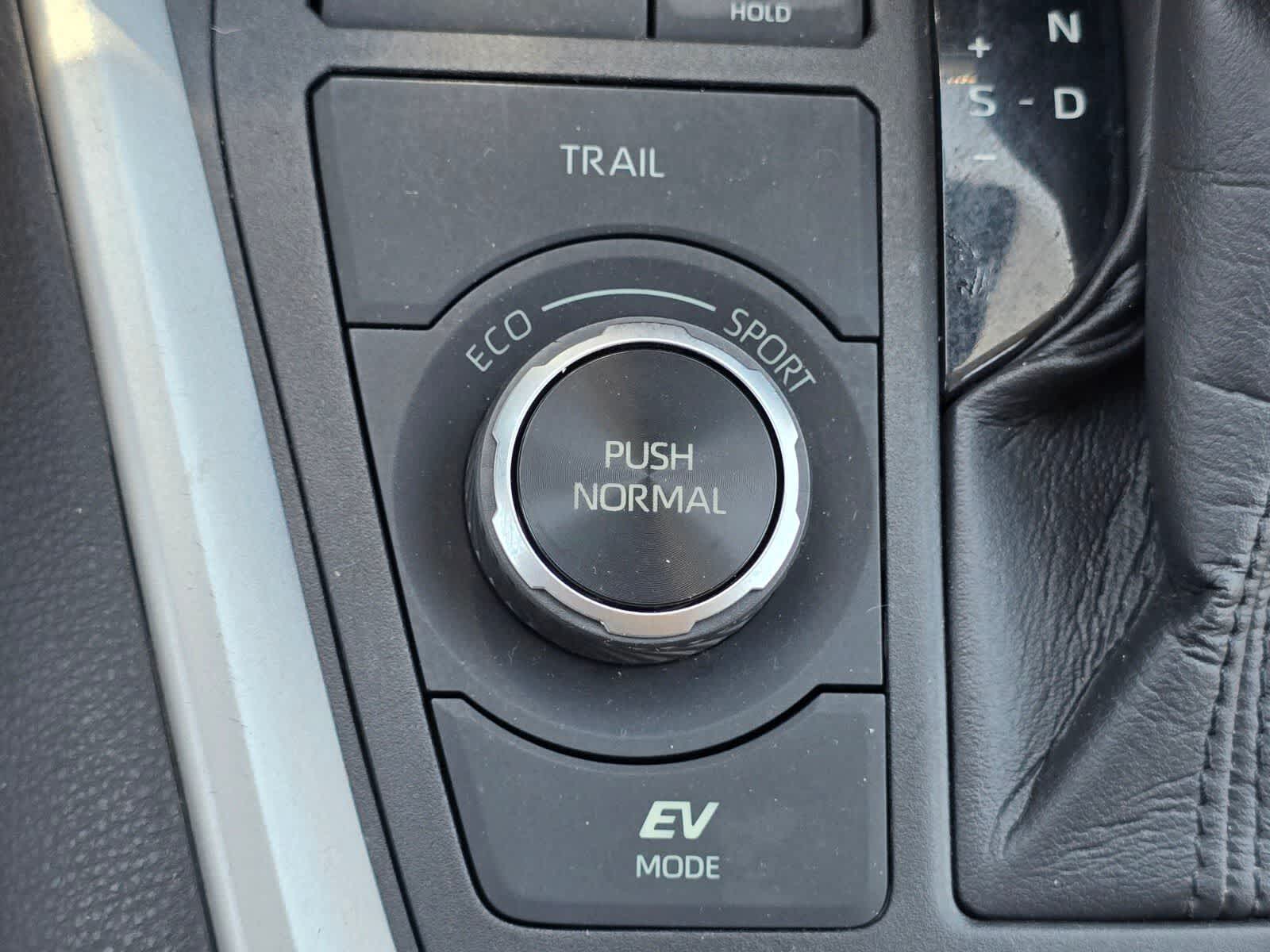 Toyota RAV4 Hybrid XLE 2021