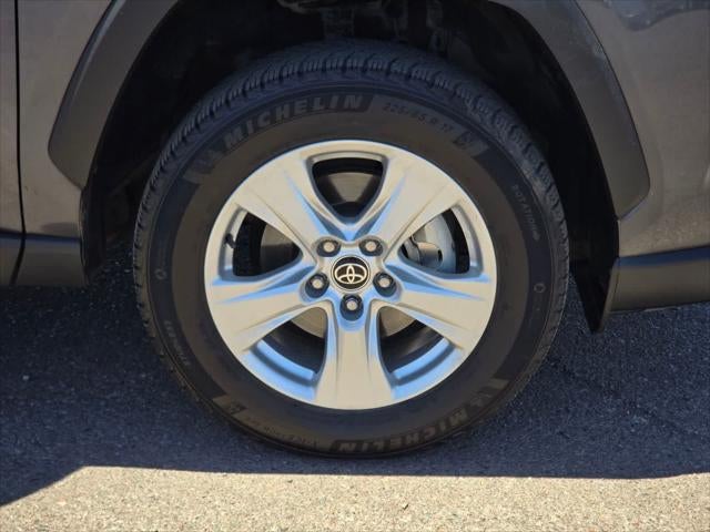 Toyota RAV4 Hybrid XLE 2021