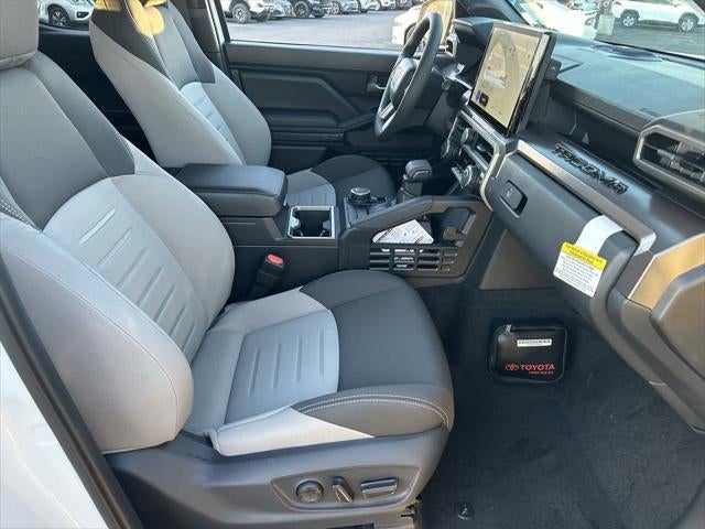 Toyota Tacoma TRD Sport Hybrid 2025