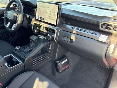 Toyota Tacoma TRD Sport Hybrid 2025