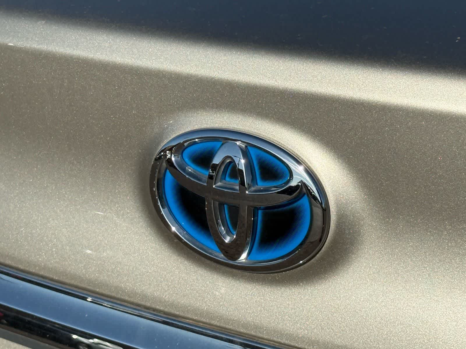 2016 Toyota Camry Hybrid XLE