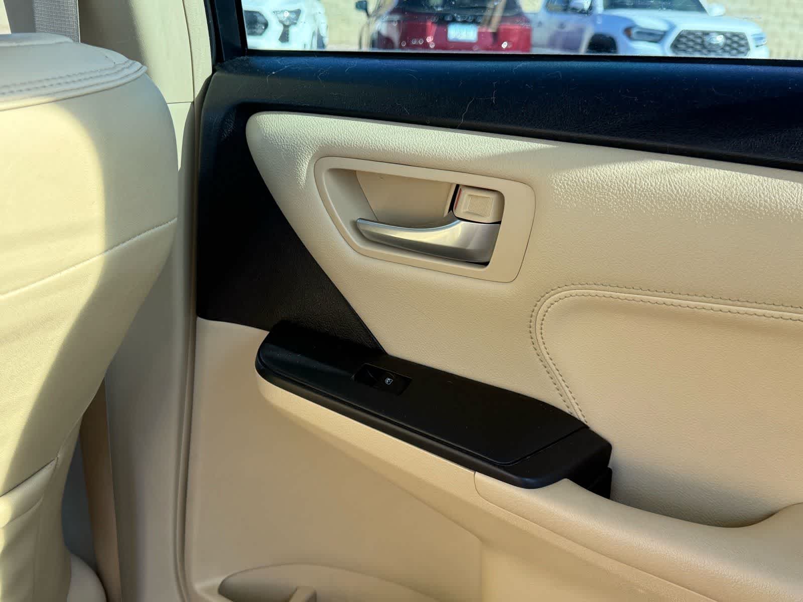 2016 Toyota Camry Hybrid XLE