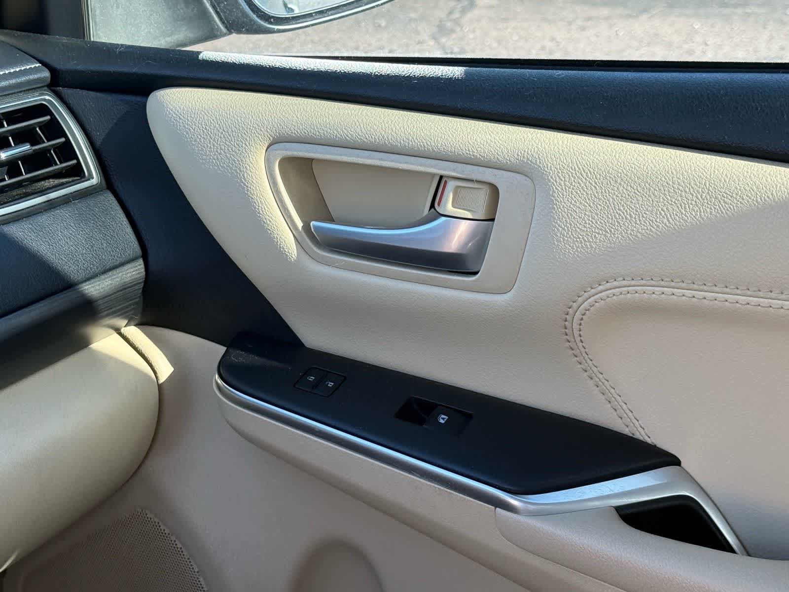2016 Toyota Camry Hybrid XLE