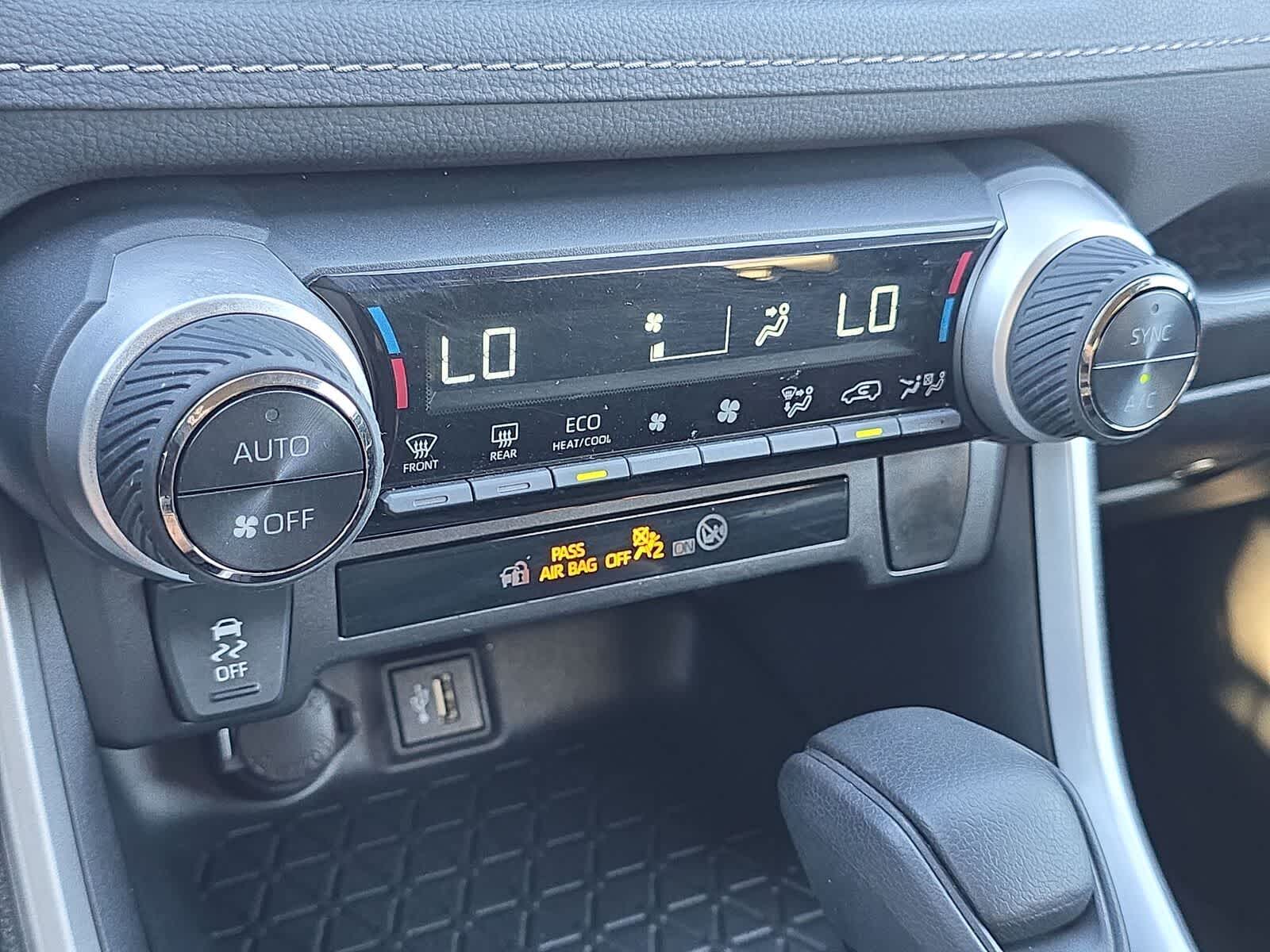 Toyota RAV4 Hybrid XLE 2024