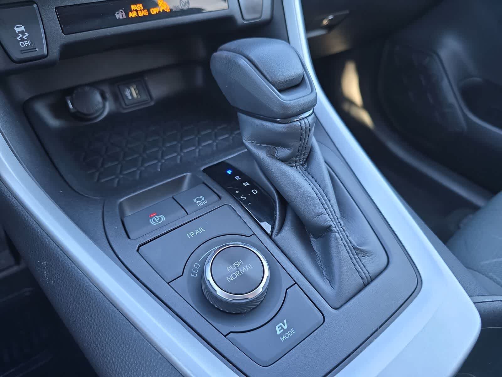 Toyota RAV4 Hybrid XLE 2024