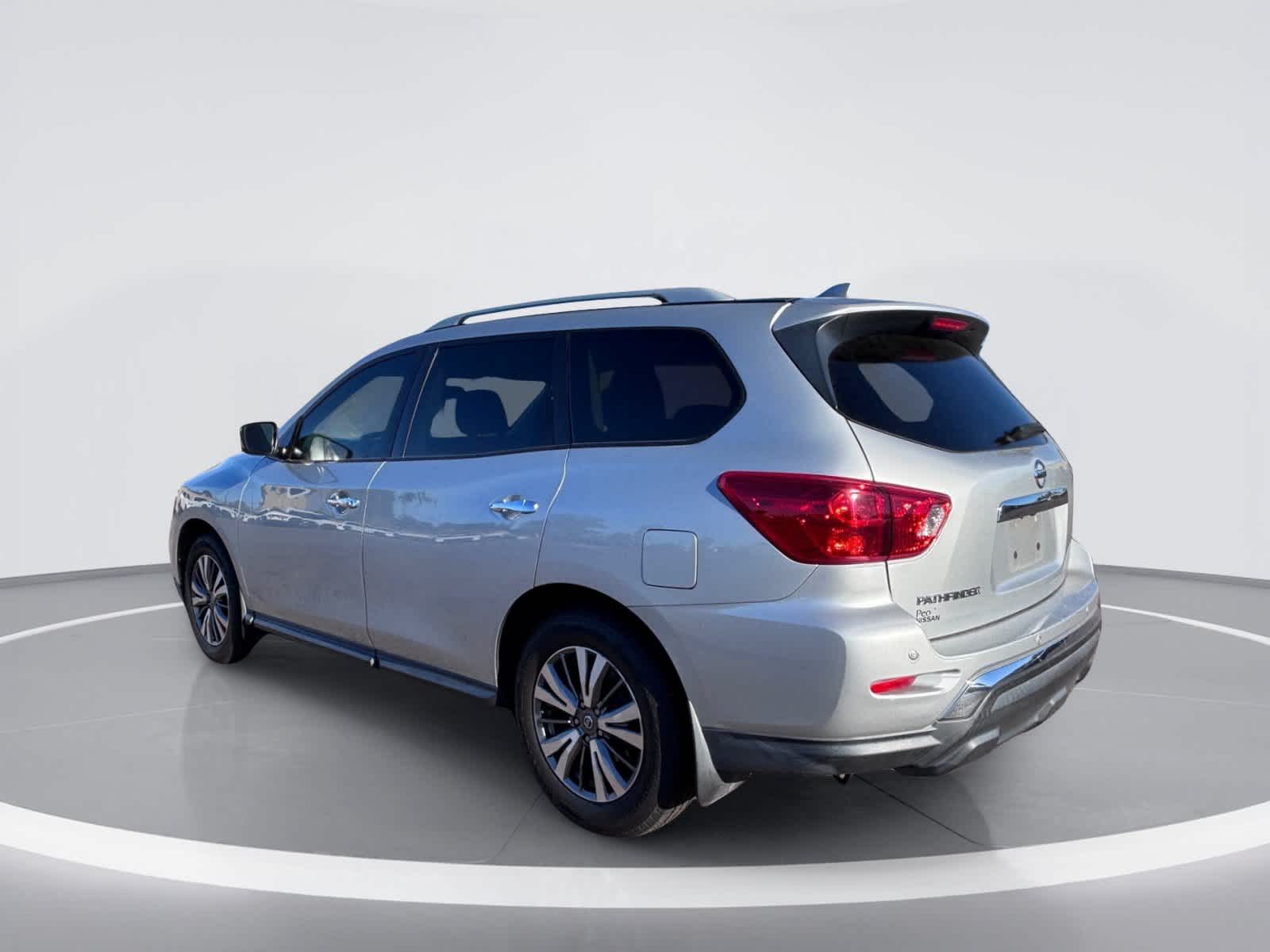 Nissan Pathfinder S 2020