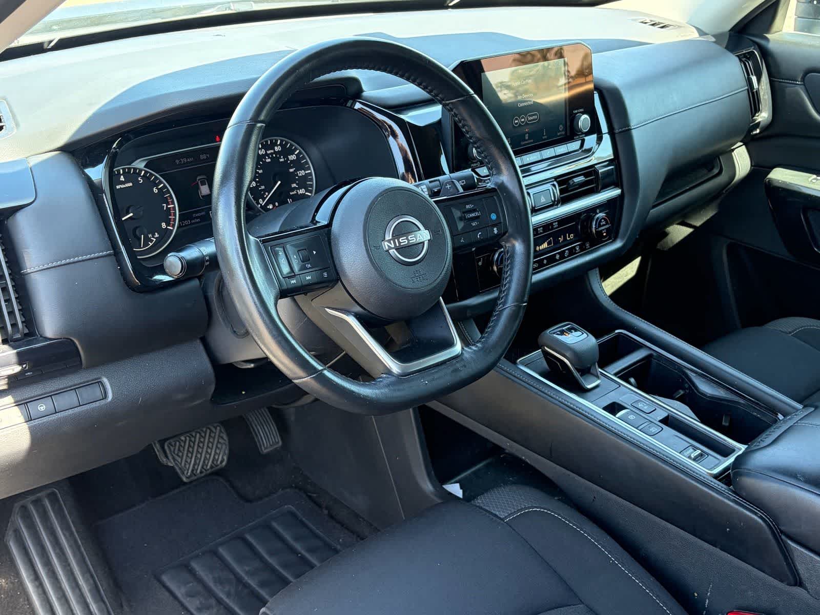 Nissan Pathfinder SV 2023