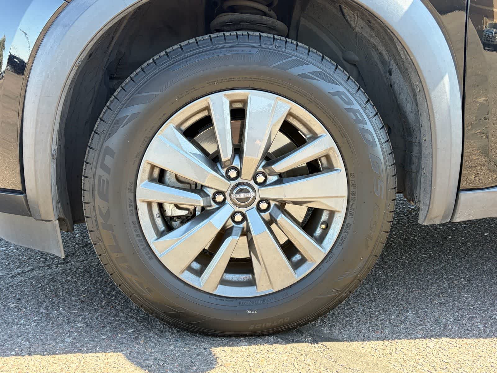 Nissan Pathfinder SV 2023