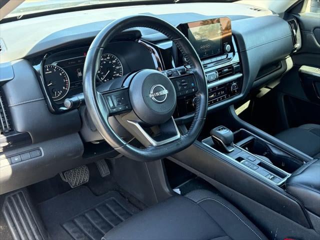 Nissan Pathfinder SV 2023