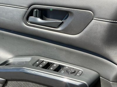 Nissan Pathfinder SV 2023