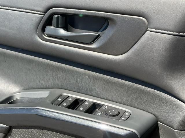 Nissan Pathfinder SV 2023