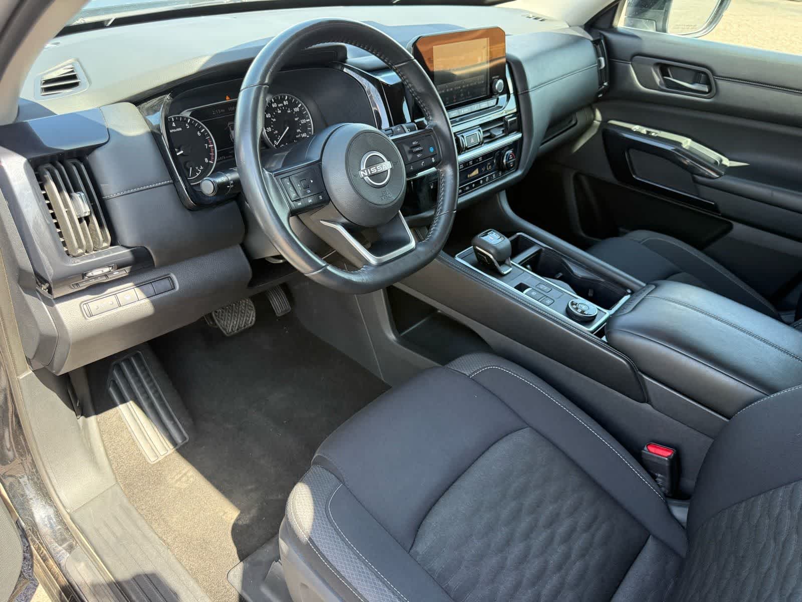 Nissan Pathfinder SV 2024