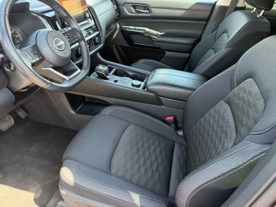Nissan Pathfinder SV 2024