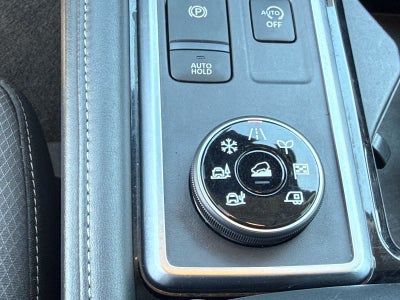 Nissan Pathfinder SV 2024
