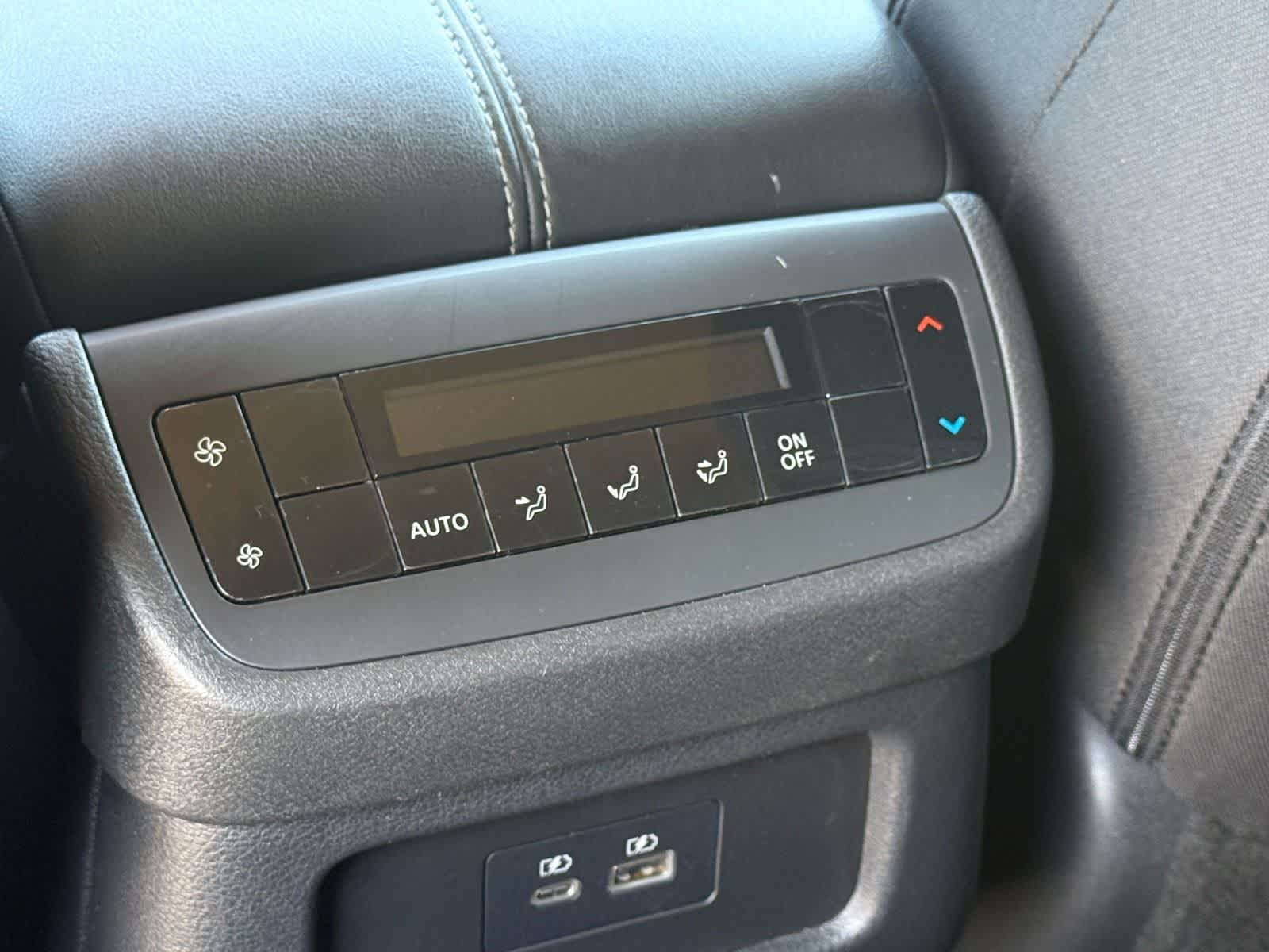 Nissan Pathfinder SV 2024