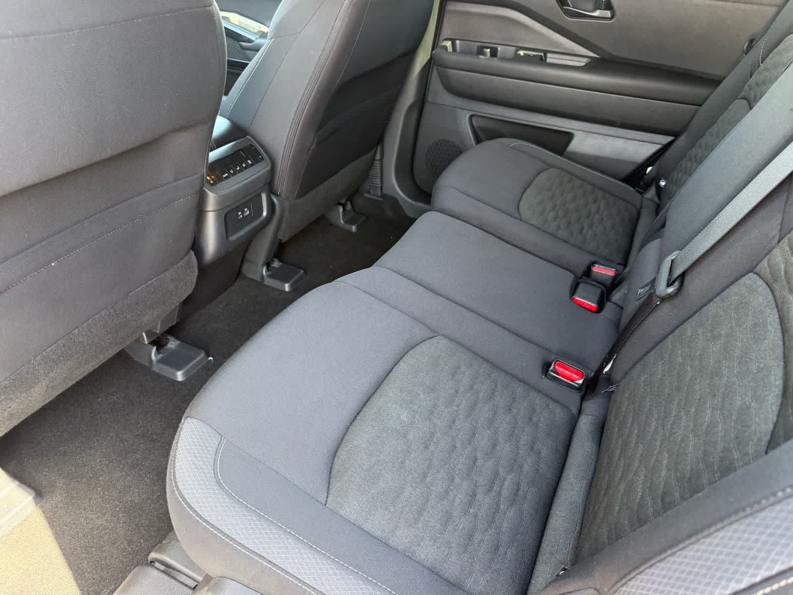 Nissan Pathfinder SV 2024
