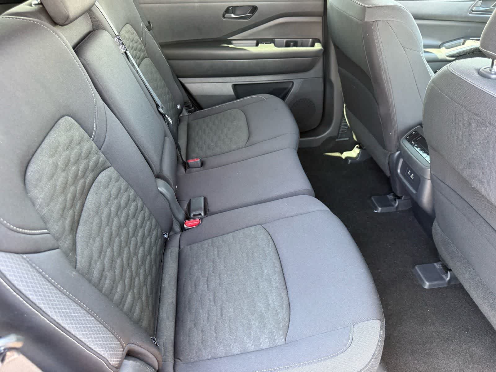 Nissan Pathfinder SV 2024