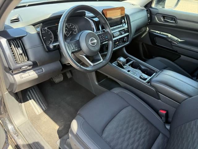 Nissan Pathfinder SV 2024