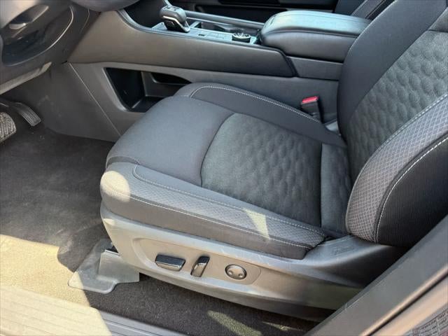 Nissan Pathfinder SV 2024