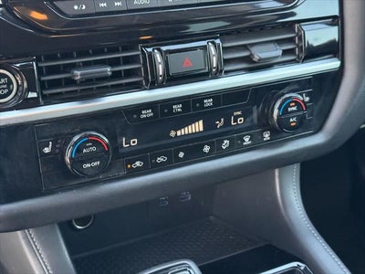 Nissan Pathfinder SV 2024