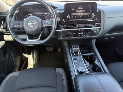 Nissan Pathfinder SV 2024