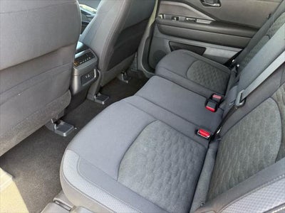Nissan Pathfinder SV 2024