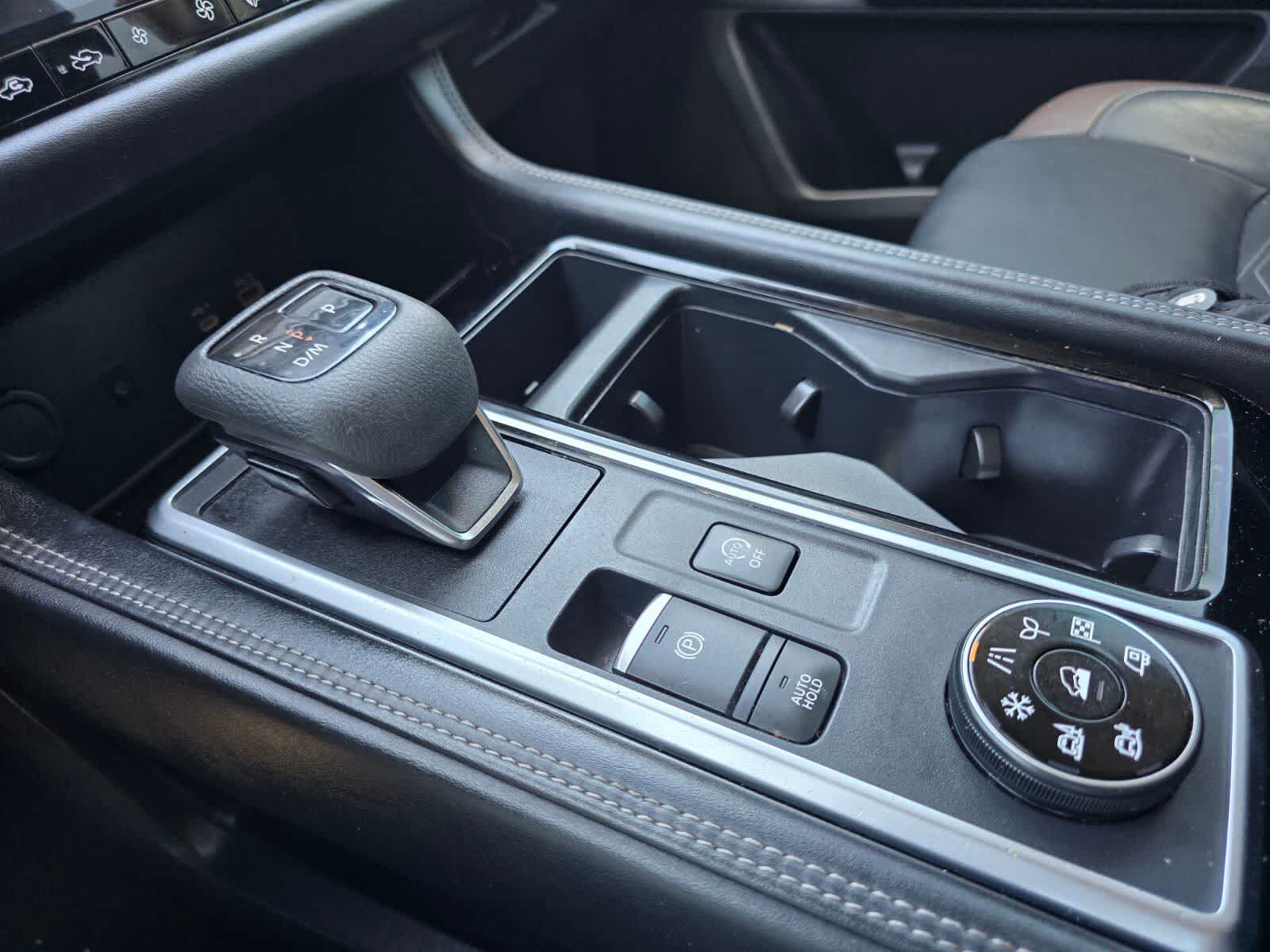 Nissan Pathfinder Platinum 2023