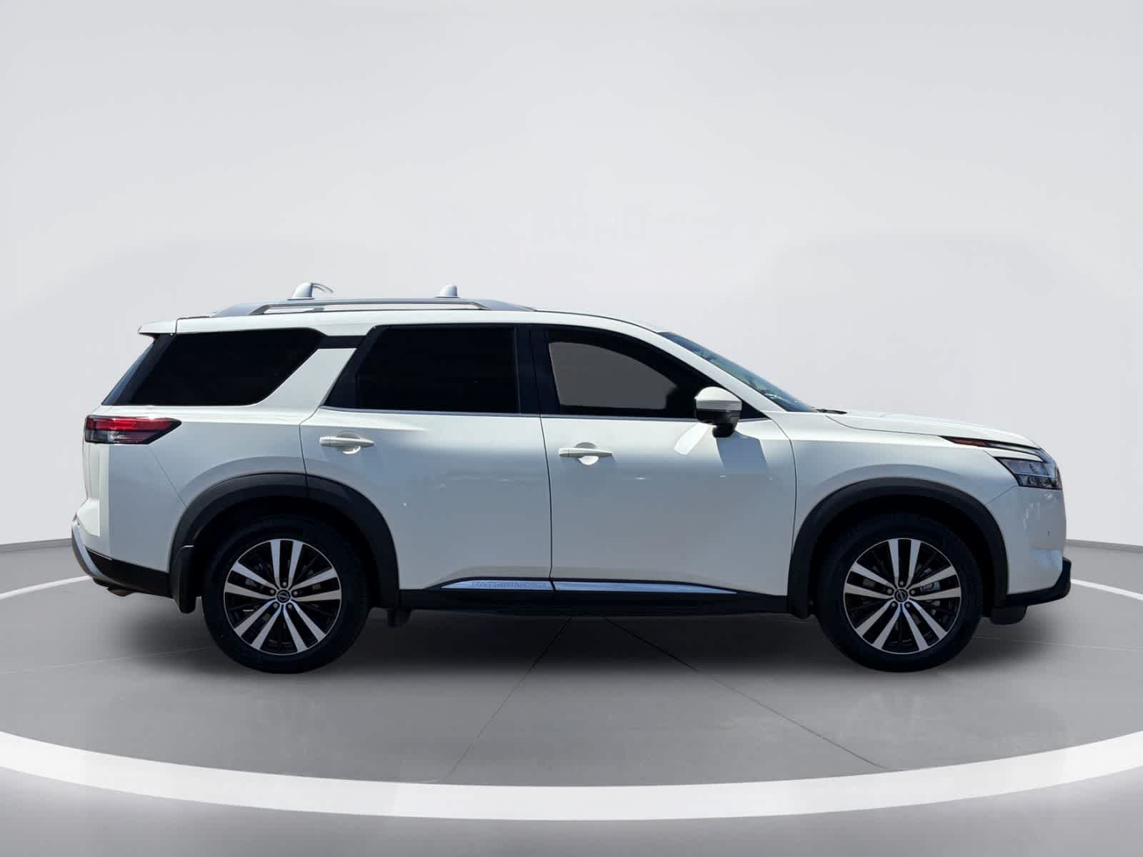 Nissan Pathfinder Platinum 2023