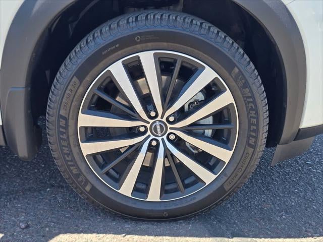 Nissan Pathfinder Platinum 2023