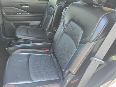 Nissan Pathfinder Platinum 2023