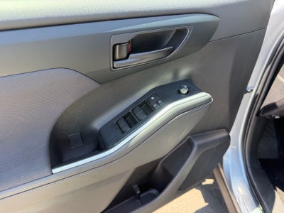 Toyota Highlander Hybrid LE 2023