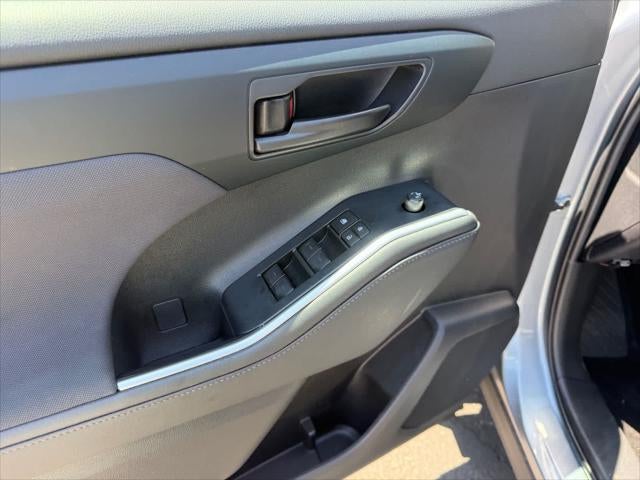Toyota Highlander Hybrid LE 2023