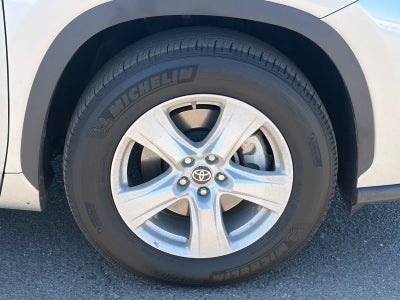 Toyota Highlander LE 2025
