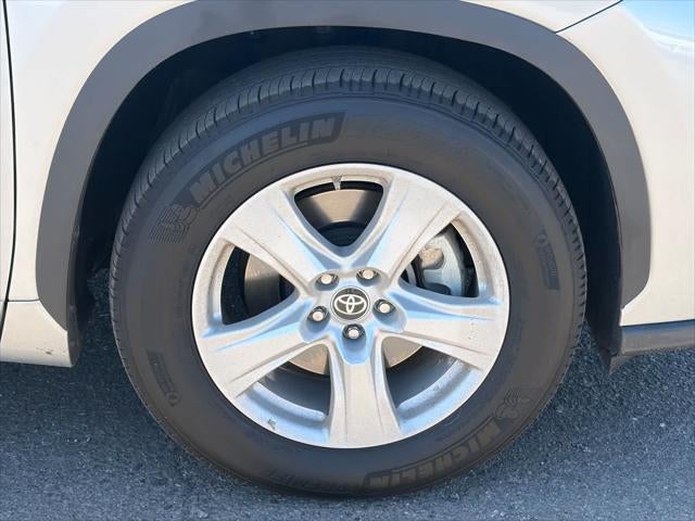 Toyota Highlander LE 2025