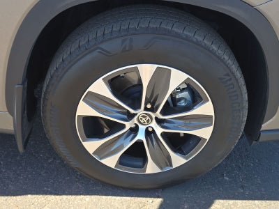 2025 Toyota Highlander XLE