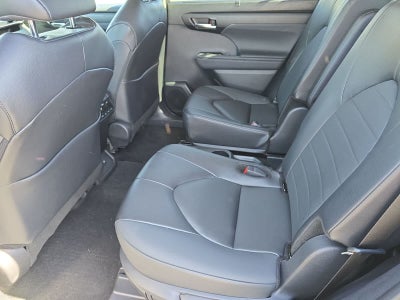 2025 Toyota Highlander XLE