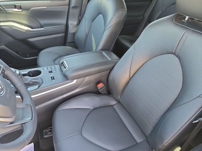 2025 Toyota Highlander XLE