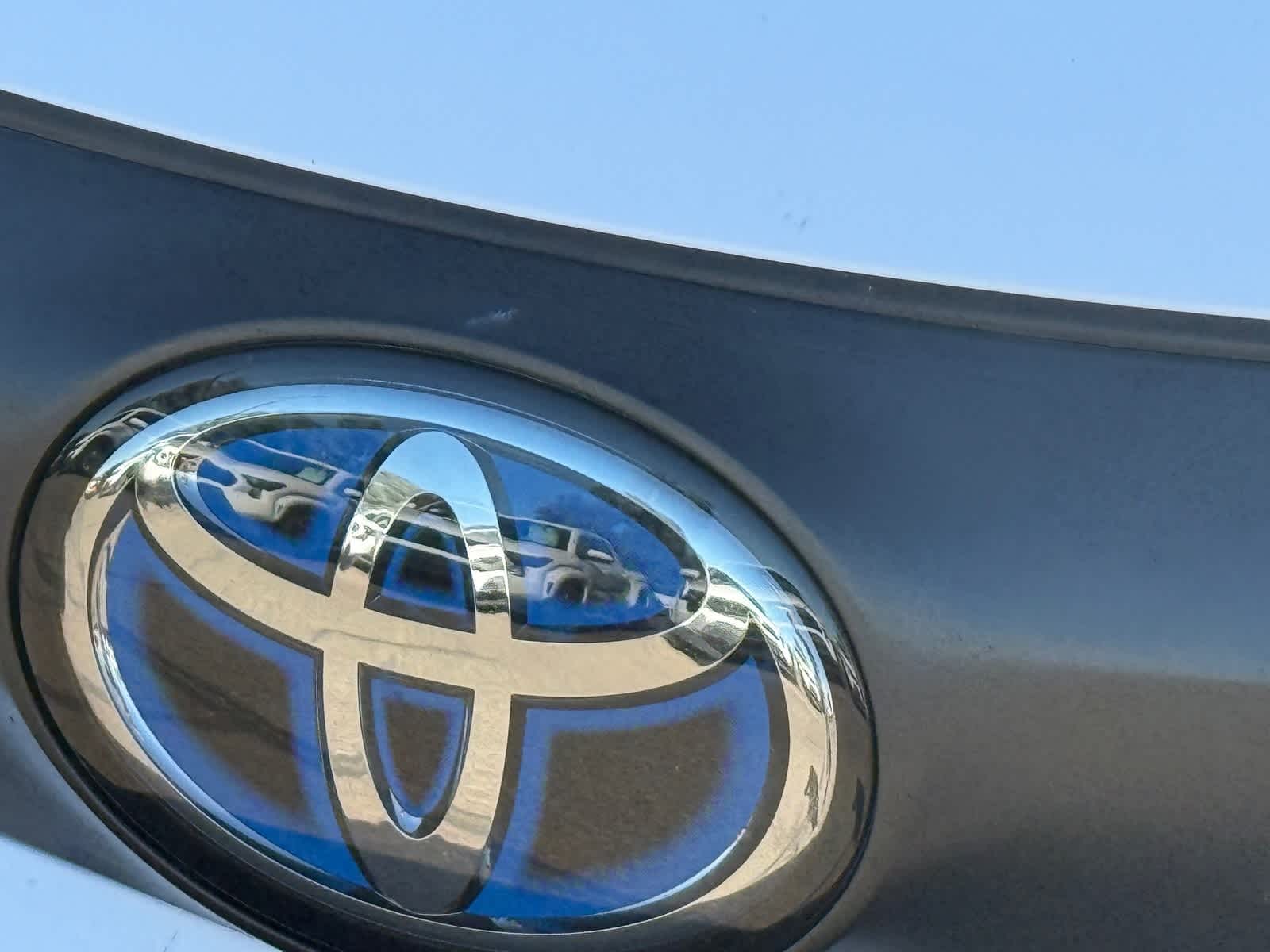 Toyota Sienna LE 2025