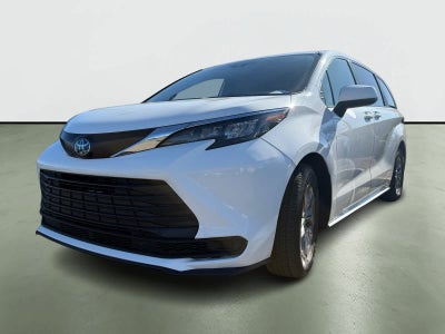 Toyota Sienna LE 2025