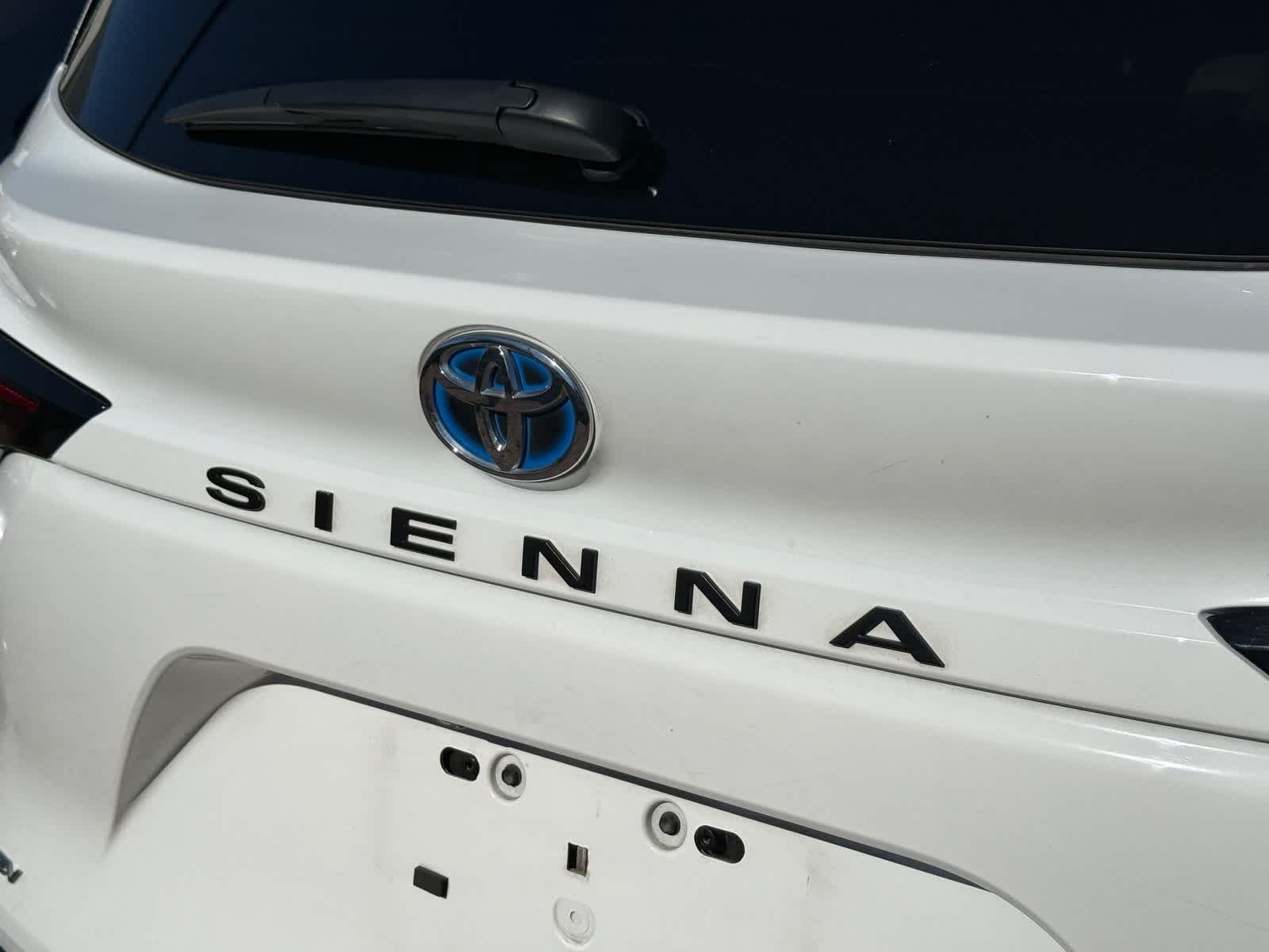 Toyota Sienna LE 2025