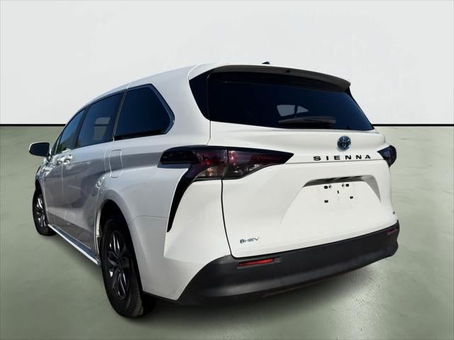 Toyota Sienna LE 2025