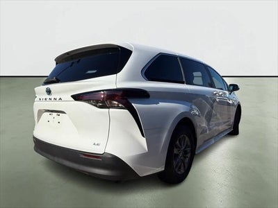 Toyota Sienna LE 2025
