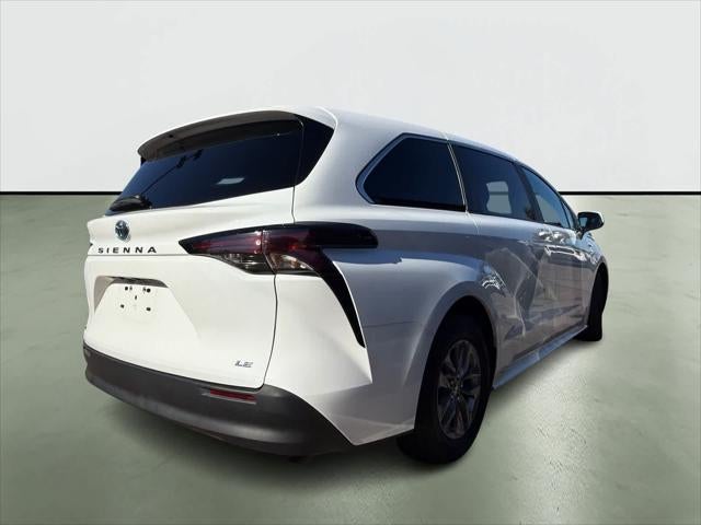 Toyota Sienna LE 2025