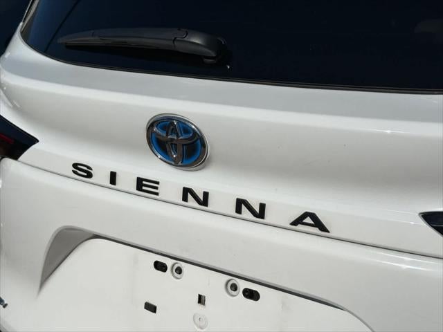 Toyota Sienna LE 2025