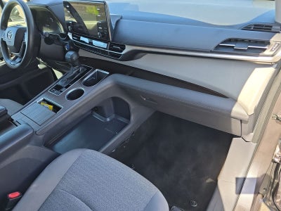 Toyota Sienna LE 2021