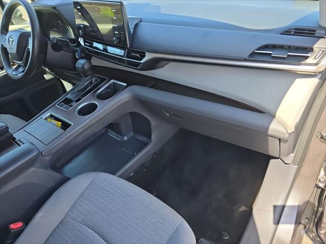 Toyota Sienna LE 2021